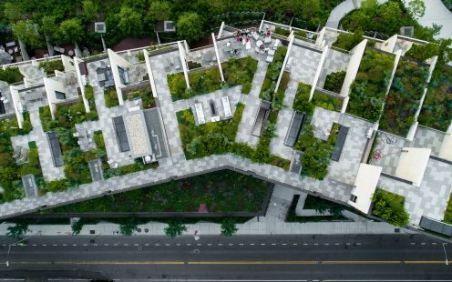 The top directly above view to the modern rooftops with gardens in Brooklyn Heights, on the waterfront nearby Esplanade and Brooklyn Bridge Park at the hot summer evening