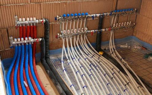 Water supply and underfloor heating pipes connected to a manifold | Pipelife