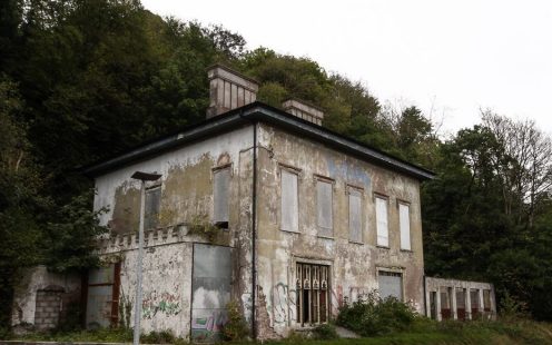 The damaged facade of Carrig House before the restoration was started | Pipelife