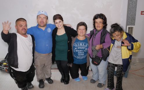 Six members of "Little People of Bulgaria" association standing together and waving at the camera | Pipelife