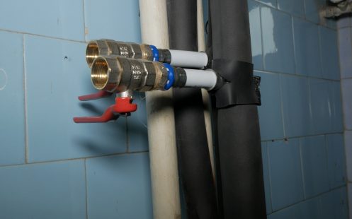 A close-up of the new water supply system with insulated multilayer composite pipes and press fittings | Pipelife