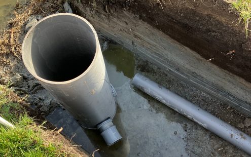 A collector well is being installed at Klaas'  field | Pipelife