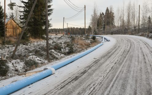 Frost-clad Pipelife Robust pipes lying next to a road at the installation site | Pipelife