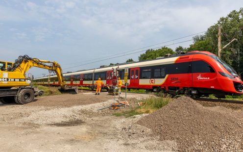 A train moving nearby the site where the construction works are taking place | Pipelife