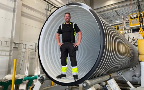 With over two decades of manufacturing experience, Henrik is now leading large-diameter HDPE pipe production — one of our most specialized manufacturing processes.