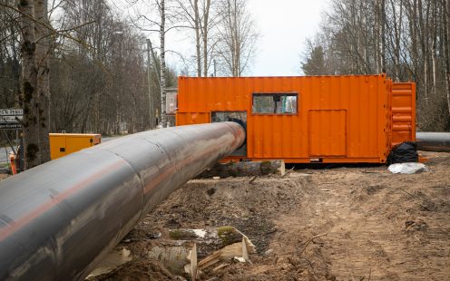 PE 80 pipes are a common choice for pressure sewers due to their light weight, flexibility, and ease of installation. Furthermore, PE pipes offer excellent flow properties and high resistance to corrosion, temperature fluctuations and chemicals, ensuring a service life of at least 100 years.